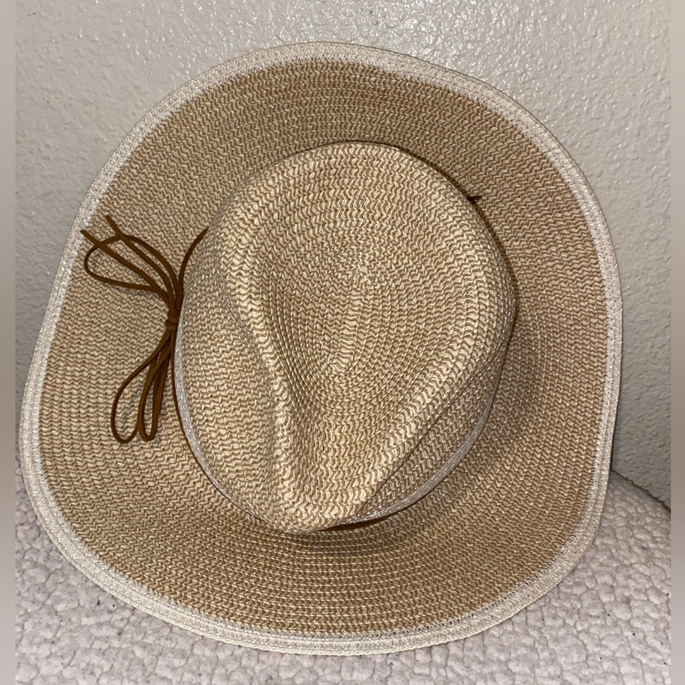 Cute summer tan hat!